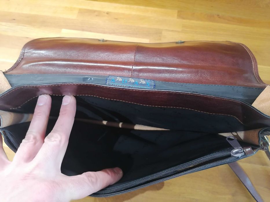 Мъжка кожена чанта на ADAX