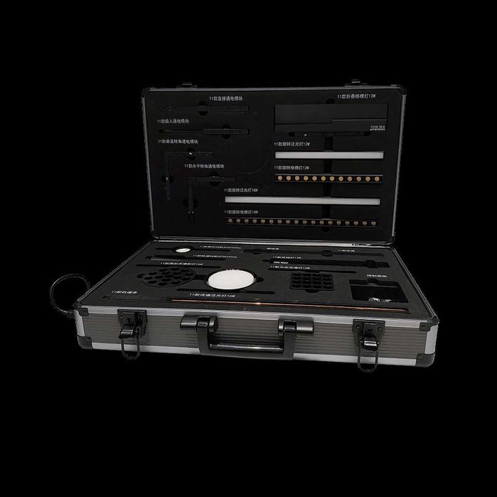 Светильники в ассортименте.