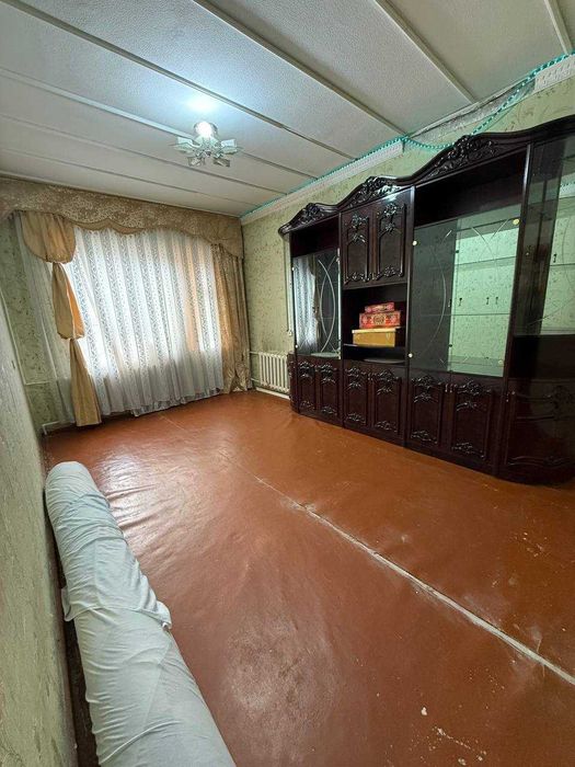 продается квартира 4/5/5  Юнусабад 12