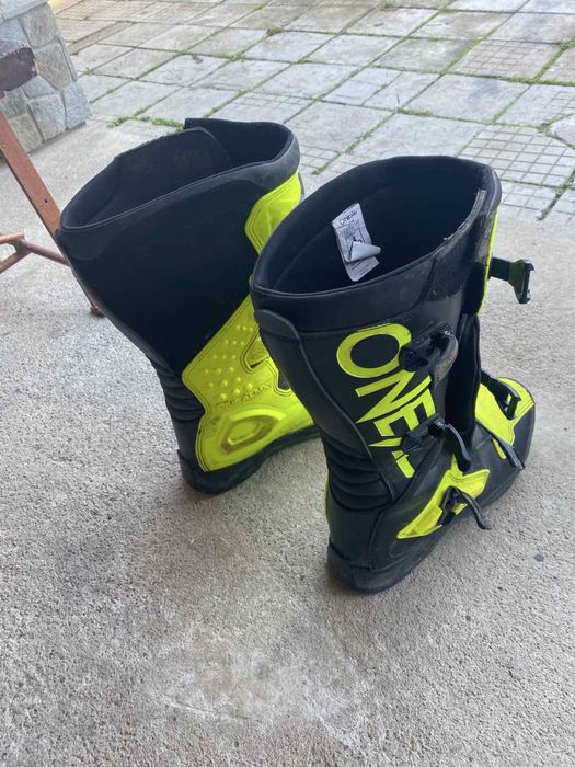 Продавам мото екипировка