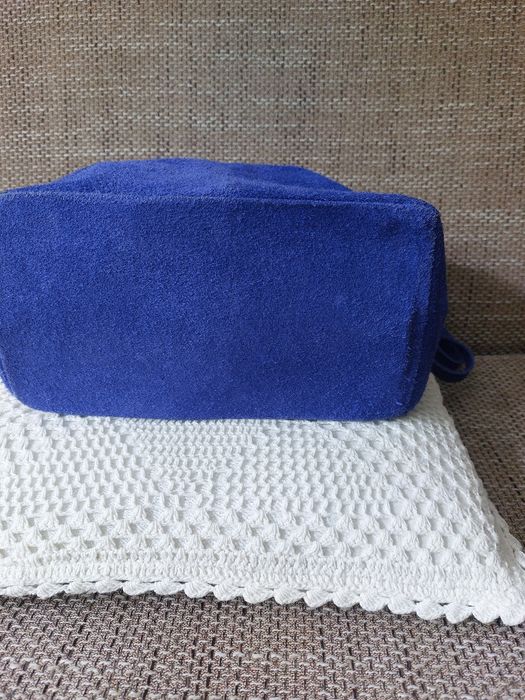 O minunata geanta albastru regal, noua, piele intoarsa 100% naturala