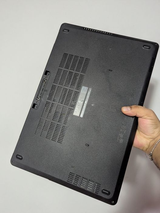 Dell latitude 5570 i5 8gb ram SSD m2 256