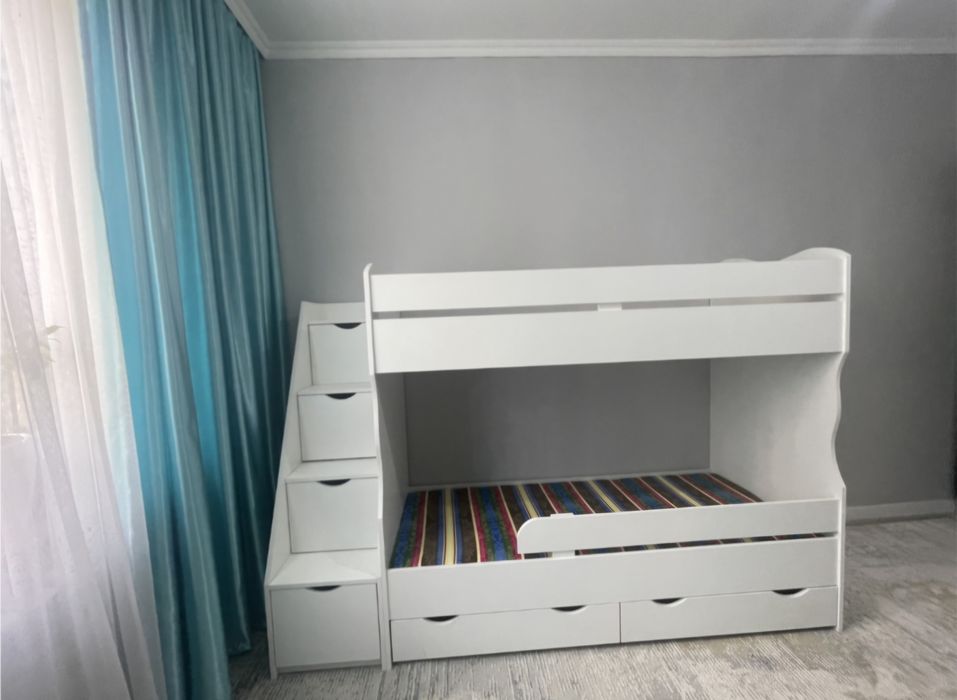 Двухъярусная кровать
