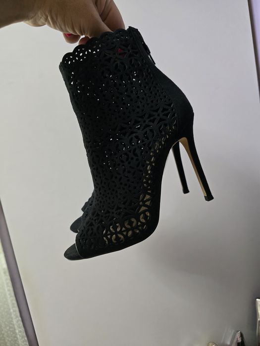 Botine perforate 37