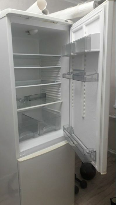 Продается холодильник "Атлант".