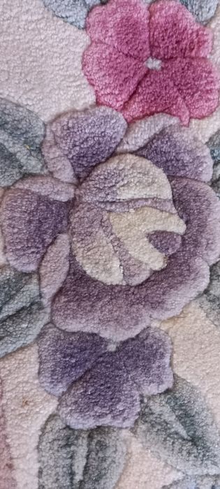 Большой красивый ковёр