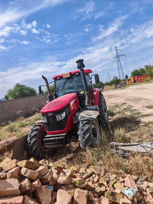 Китай Трактор  2004