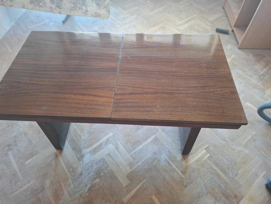 Холна разтегателна маса