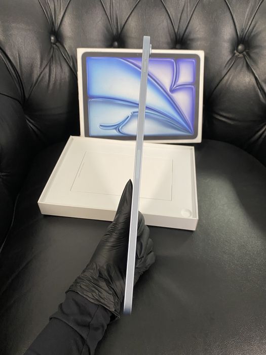 iPad Air 11-Inch / WI-FI / 128 GB / Blue/ Ca nou