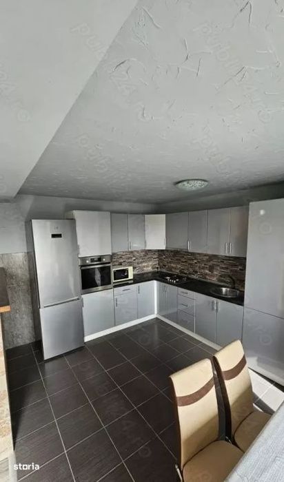 Apartament 3 camere | 89 mp | Foisor | Curte comuna | Parcare |