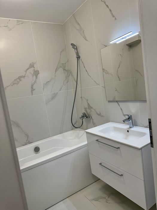 Inchiriez apartament 3 camere bloc nou