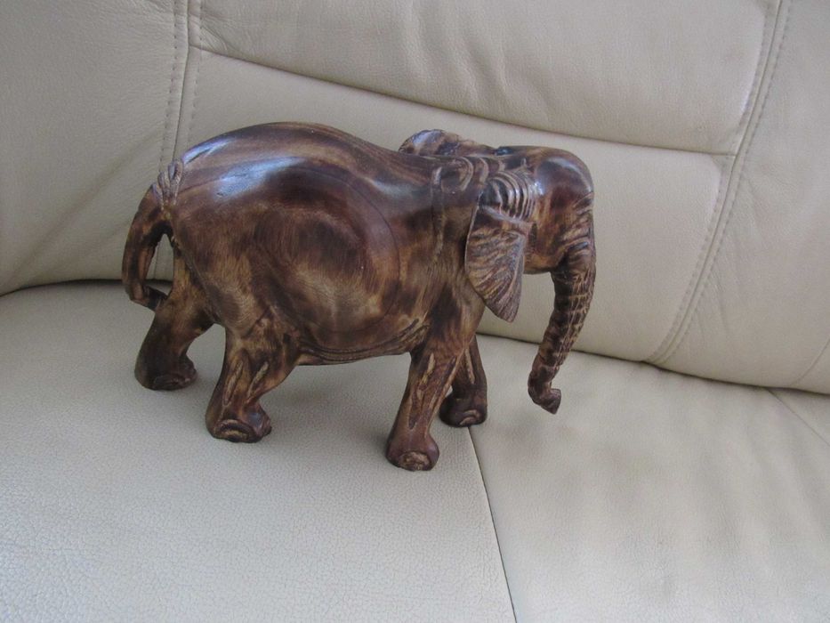 Слон -дървена фигура от махагон, Етиопия