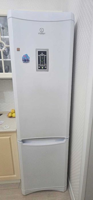 Холодильник Indesit