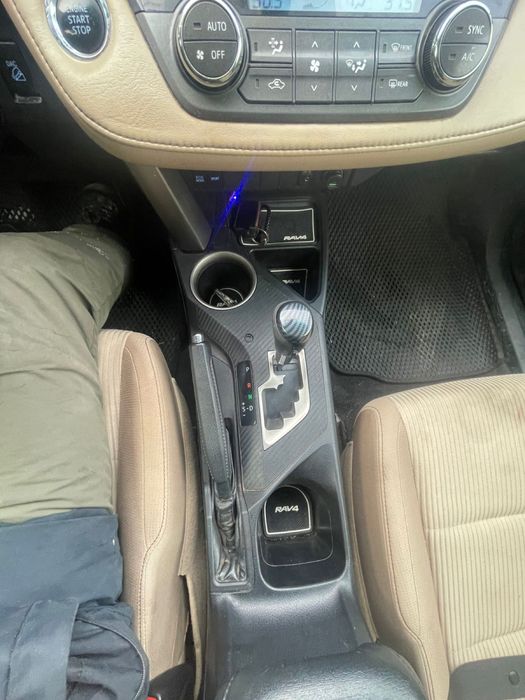 Продаетса машына срочно!! В кредите