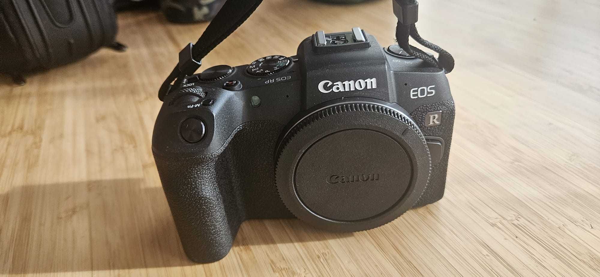 Vand aparat foto mirrorless Canon RP cu 2 baterii Bucuresti