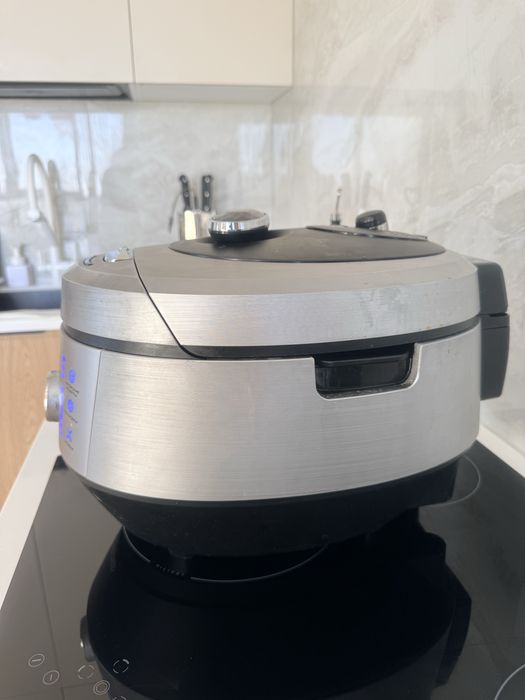 Продам мультиварку Борк U800