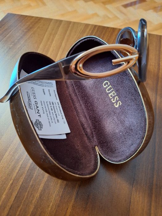 Слънчеви очила GUESS