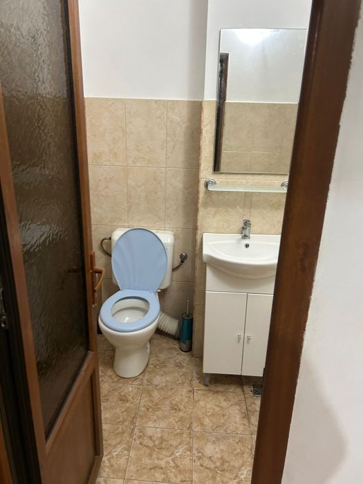 Închiriez garsoniera