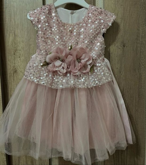 Продам платья детские