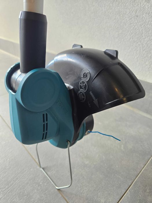 Motocoasa trimmer electric de gazon Makita DUR193Z 18v pe baterie