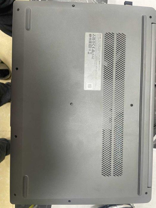 Noutbuk sotiladi lenova deyarli yangi