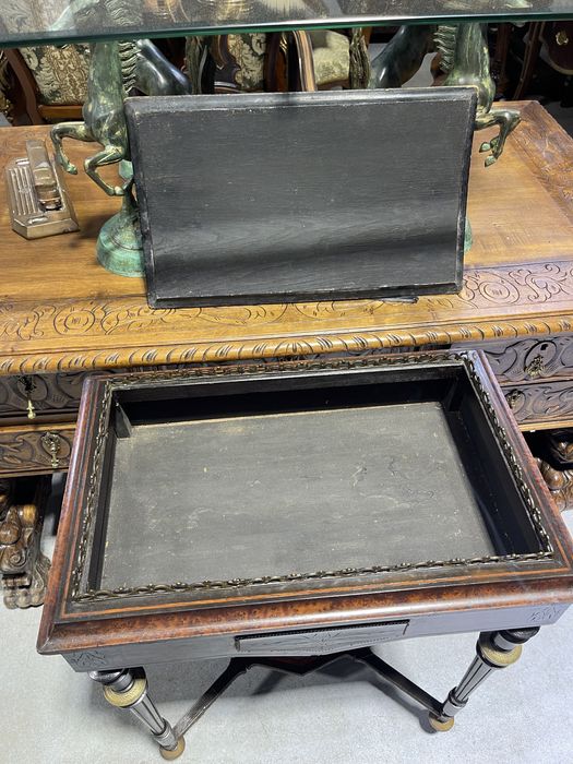 Masa deosebita din lemn, cu intarsii și ornamente bronz, stil Empire