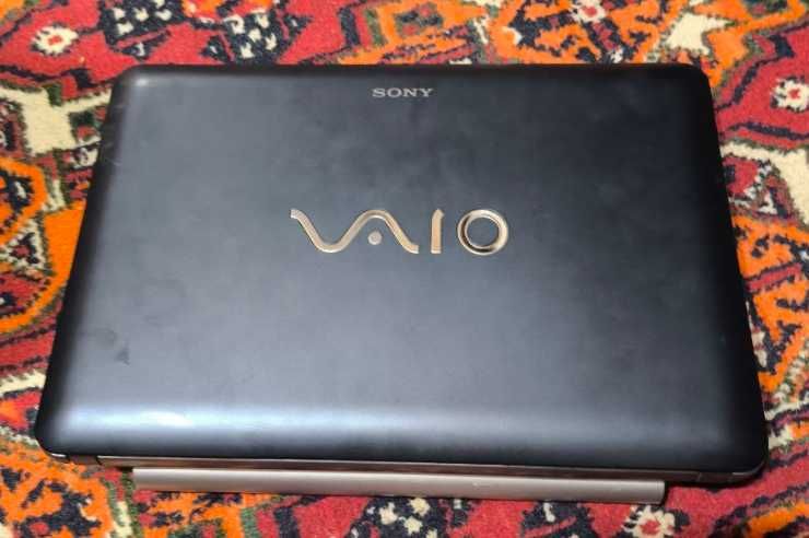 Продается оригинальный компактный ноутбук Sony Vaio в полном комплекте