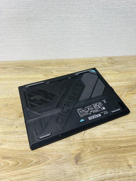 GIGABYTE Core i5-13Gen+RTX4050 Как новый Премиум игровой ноутбук