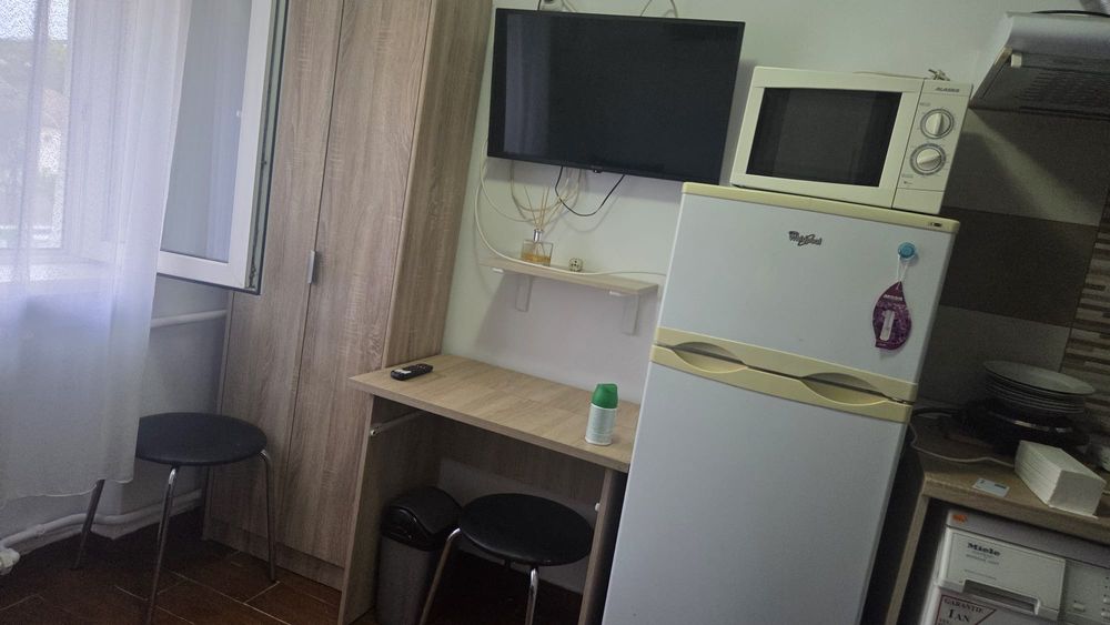 Proprietar inchiriez garsoniera Zona Medicina, Isho,12mp,baie proprie