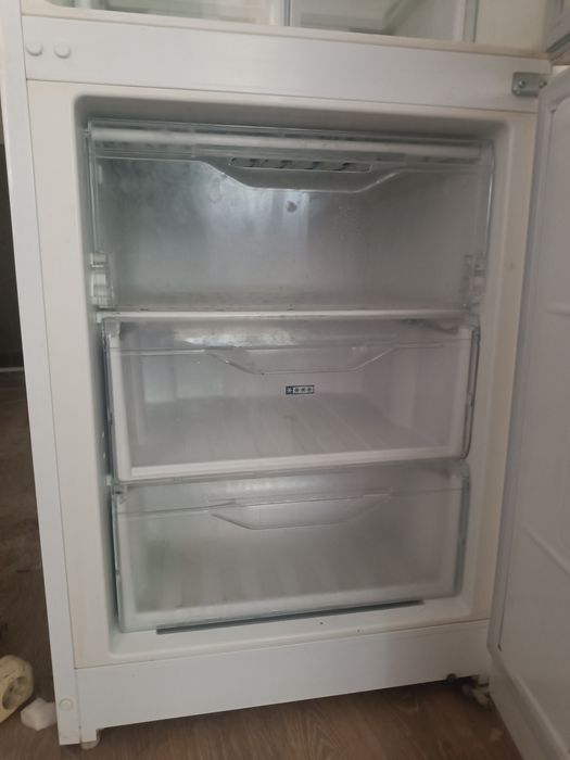 Холодильник Indesit