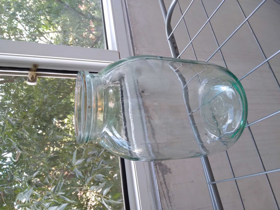 Продам банки 2-х, 3-х литровые, винтовые