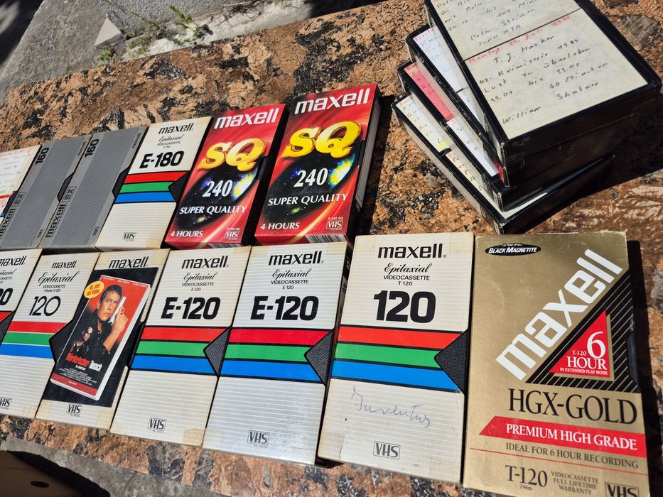 Vând Lot 30 casete video VHS originale Maxell de 120-160-180-240 minute cu filme diferite genuri