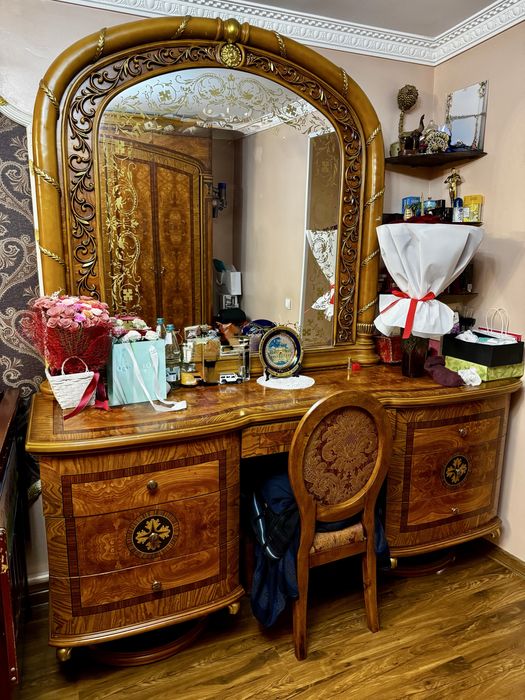 Королевский спальный гарнитур