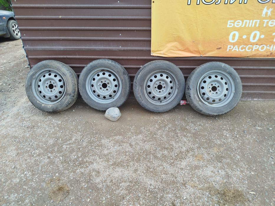 Продам колеса с дисками на ладу приору шины