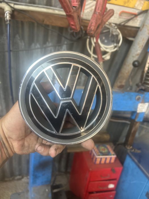 Емблема VW Passat 6