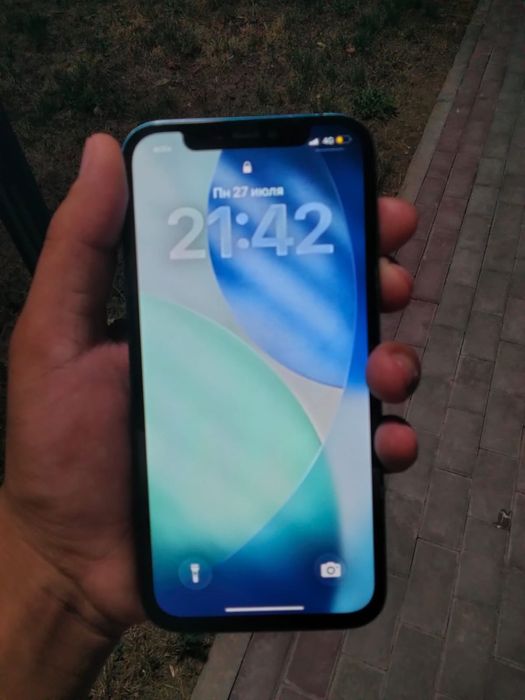 IPhone 12.    128GB