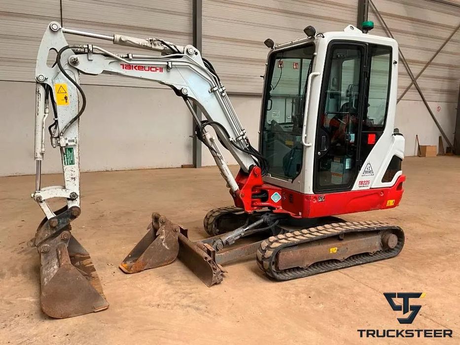 Takeuchi TB 225 | JoyStick | Lama Nivelatoare Avans leasing de la 30% : Takeuchi TB 225 20CP 1.175h 2021