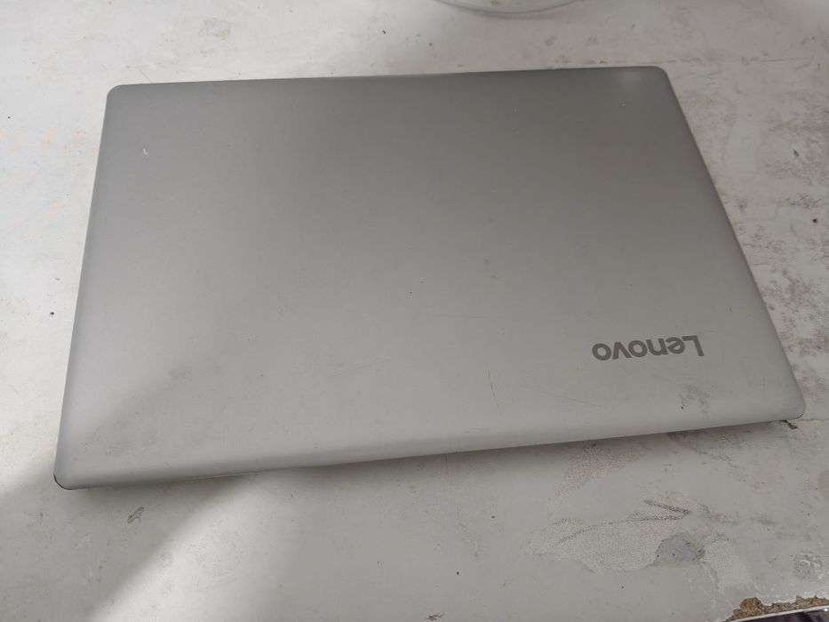 Ноутбук lenova .