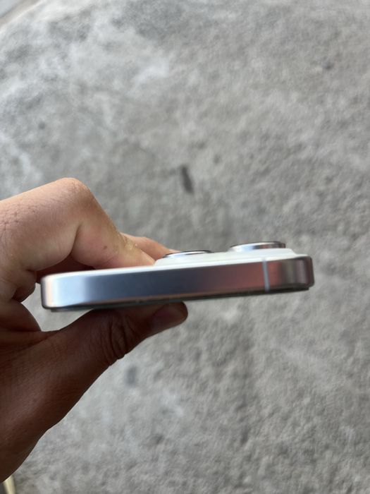 iPhone 16 pro 256gb white titanium