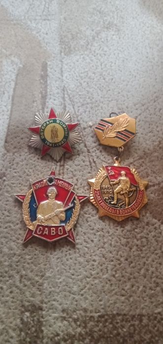 Значки, вымпелы ,кубки.