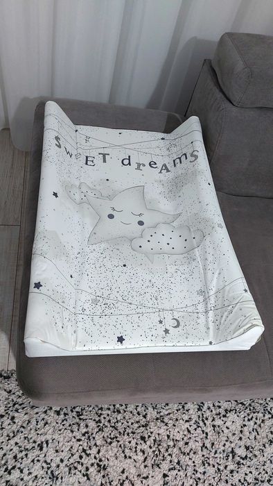 Vând saltea înfășat bebe 70 x 47 cm cu mici urme de uzura + colac bebe