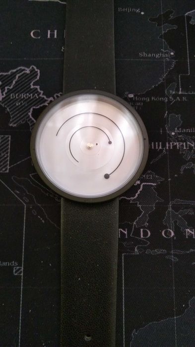 Продавам часовник