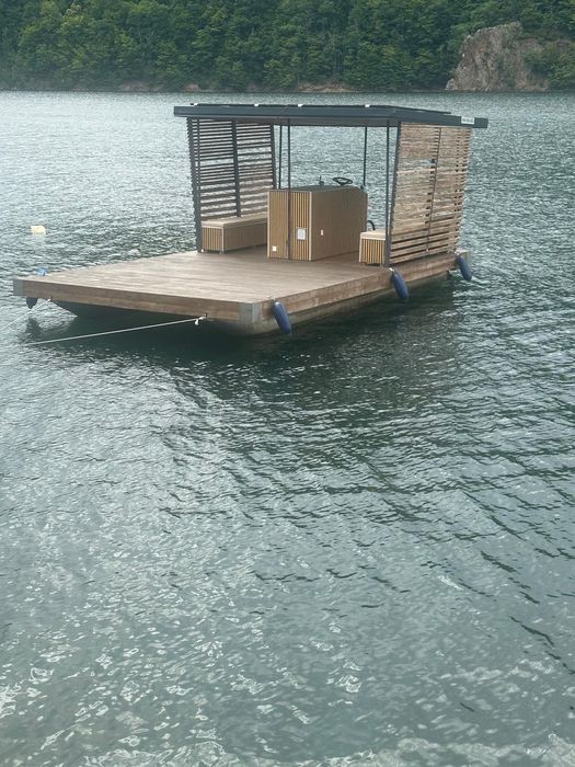 Ponton pe lac Tarnița