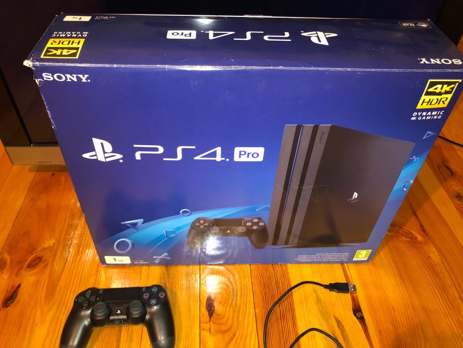 PS4 Pro 1TB РАБОТЕЩА Четете описанието