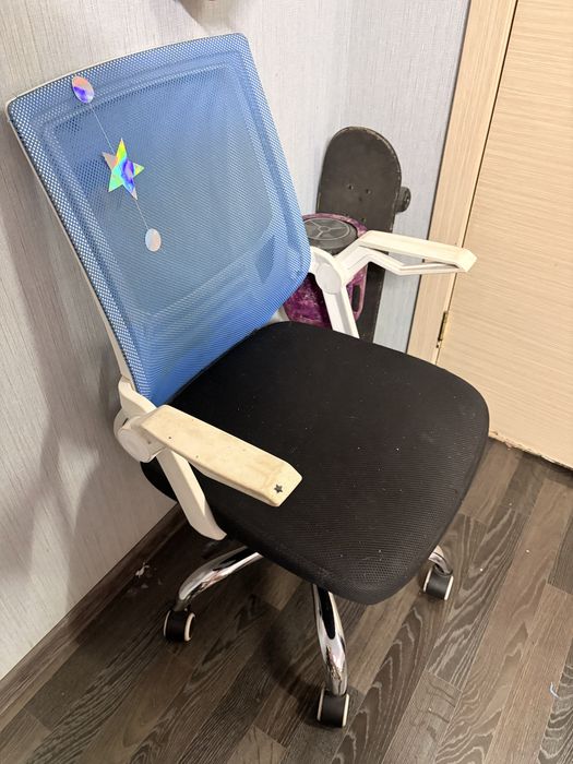 Продам кресло на колесиках