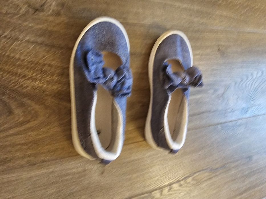 Tenesi H&M cu fundite, marimea 28