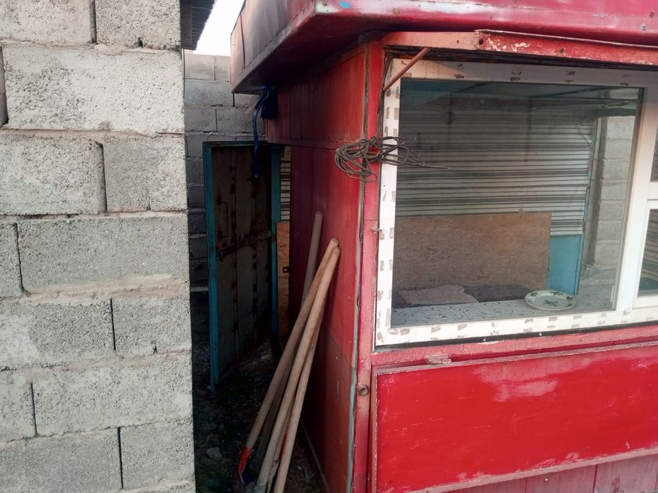 Ларек продам целый для стройки можно