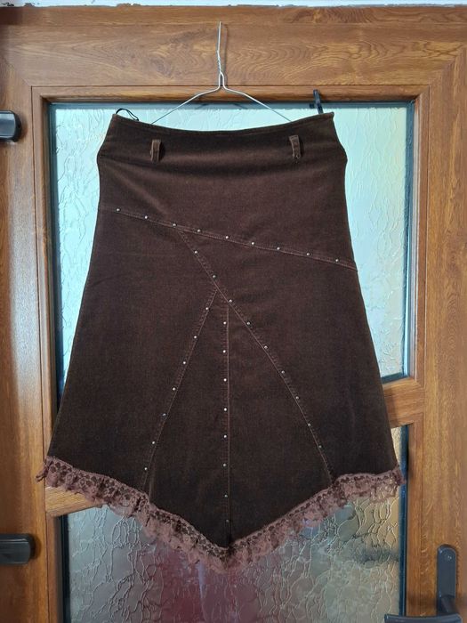 Fustă maro din reiat mărimea M cu broderie pe margini