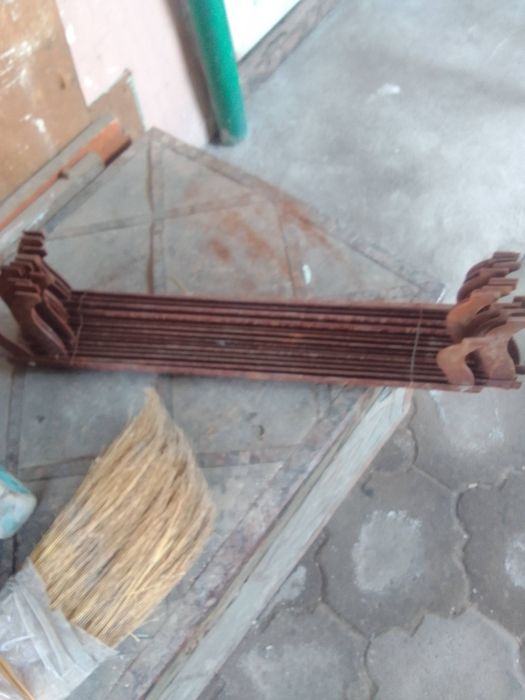 Продам держатель радиатора