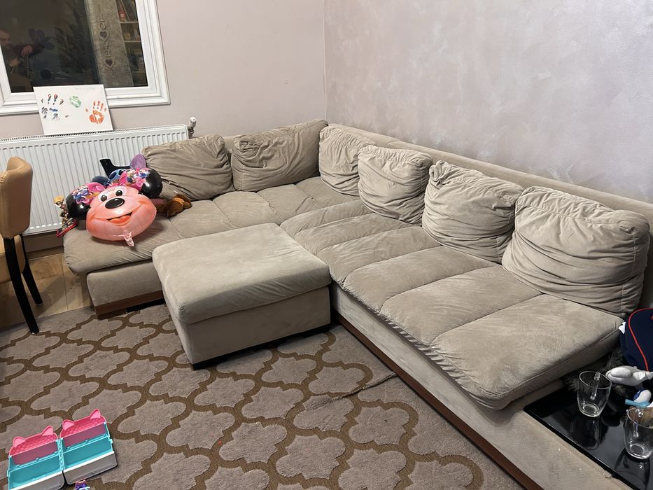 Canapea pe colt din catifea de la Staer